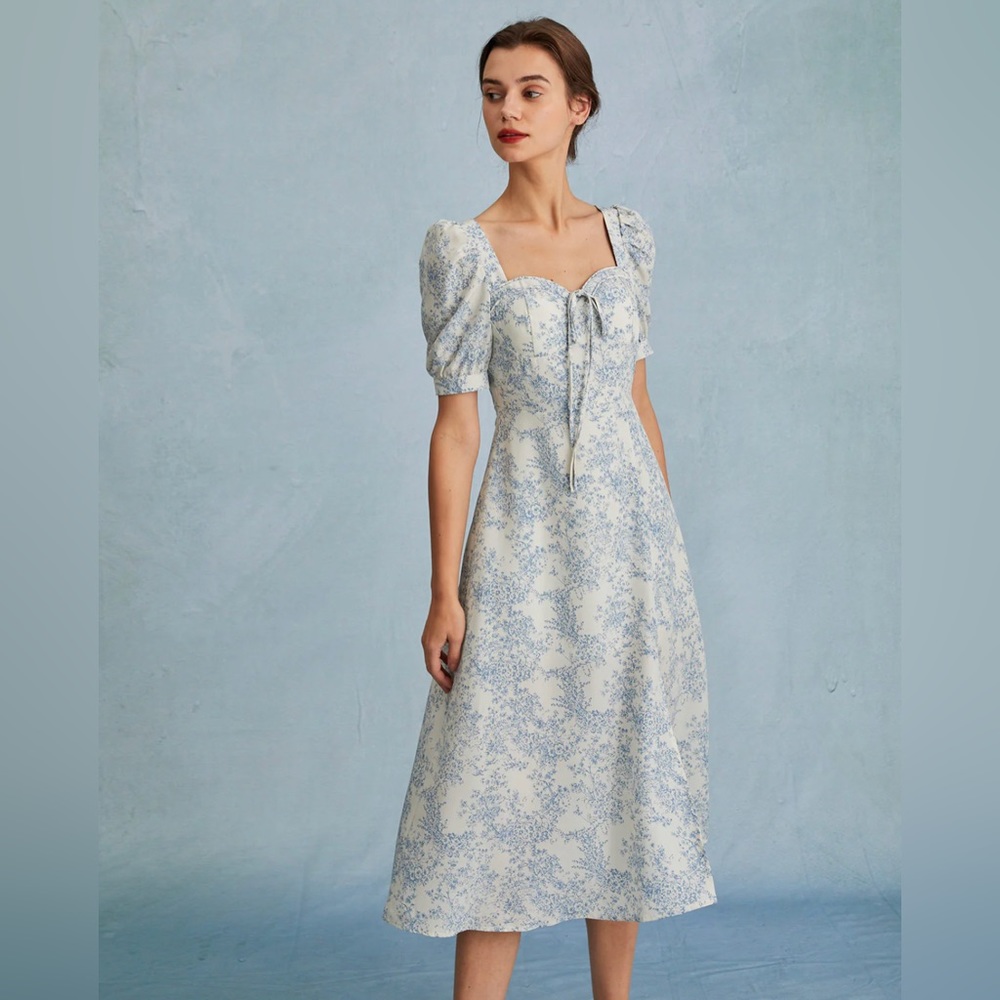 NWT! The Blue Sweetheart Neck Puff Sleeve Floral Midi Dress